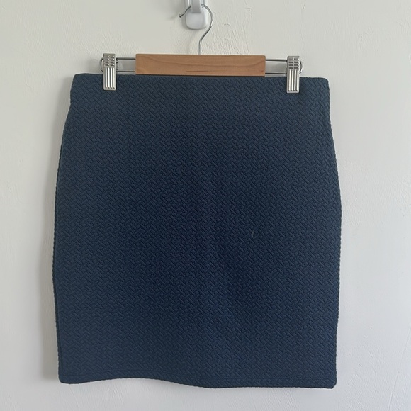 Ann Taylor Loft Blue Herringbone Skirt with Elastic Waist - Picture 2 of 3